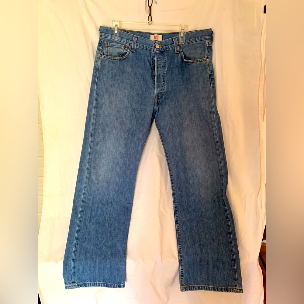 Levi's 501 Straight Leg CLassic Fit Jeans Light Wash  Button Fly 36x30